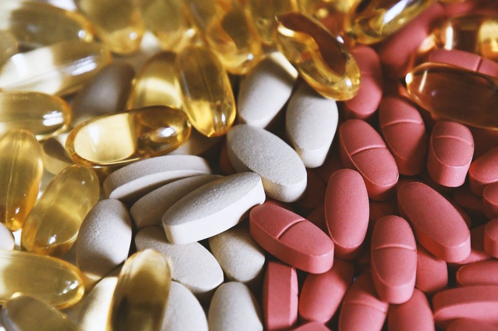 https://pixabay.com/photos/medicine-vitamin-prevention-tablets-5087413/